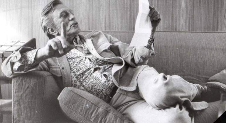 kirk-douglas-770-bn.jpg