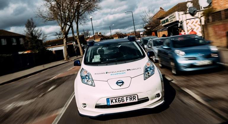 coche-autonomo-nissan-londres.jpg