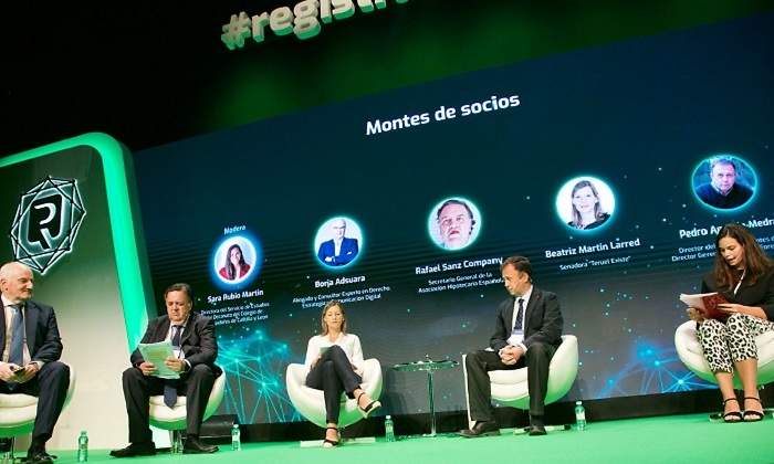 Mesa-sobre-Montes-de-Socios-VI-Congreso-de-Registradores.jpg
