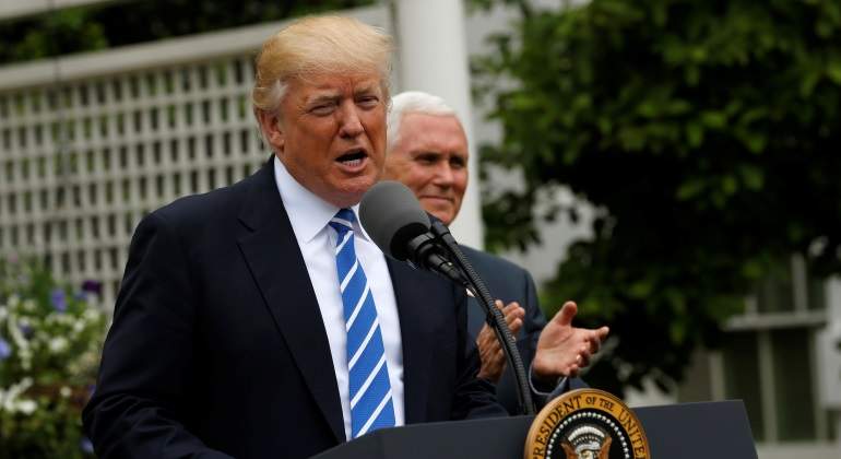 trump-glass-steagal.jpg