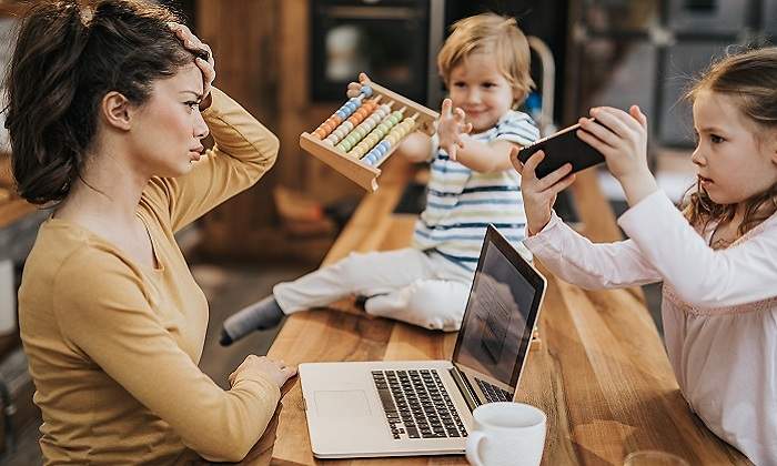 Teletrabajadora-con-hijos-Istock-770-x-420.jpg