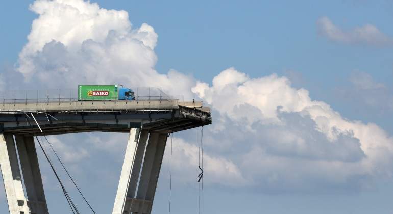 viaducto-genova-camion-reuters.jpg