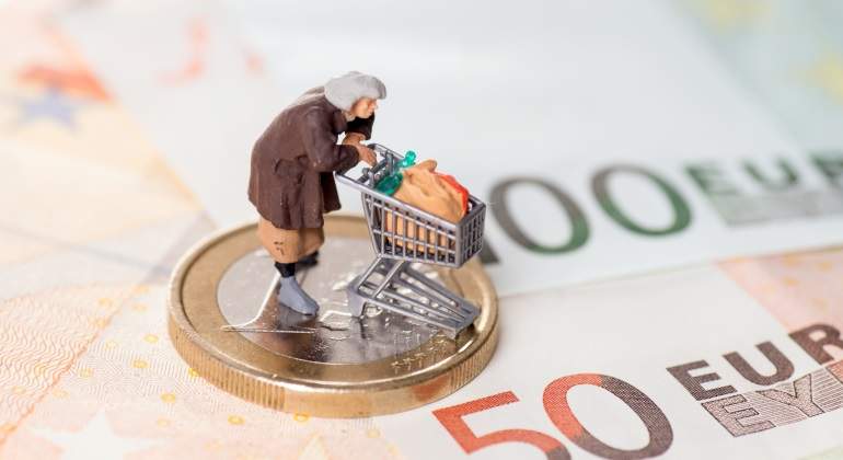 anciana-carro-euros.jpg