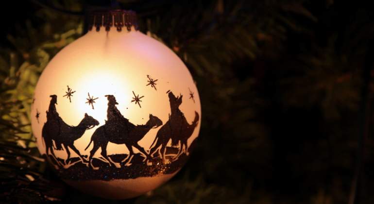 tres-reyes-magos-melchor-gaspar-baltasar-bola-arbol-navidad-getty-770x420.jpg