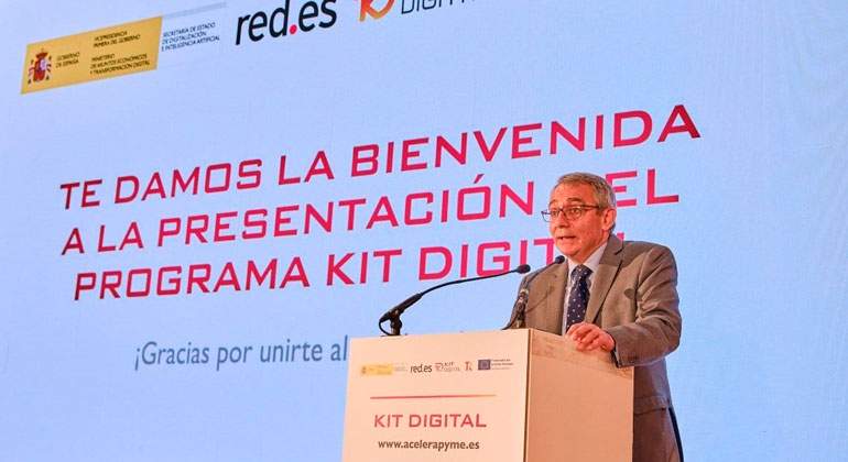 EuropaPress_4255099_director_general_redes_alberto_martinez_lacambra_presenta_kit_digital_eset.jpg