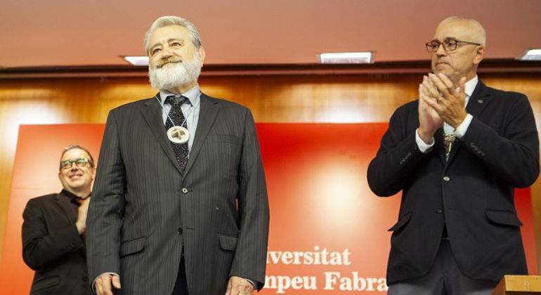 honoris-causa-defini.jpg