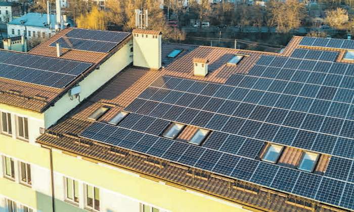 placas-solares-edificio-istock.jpg