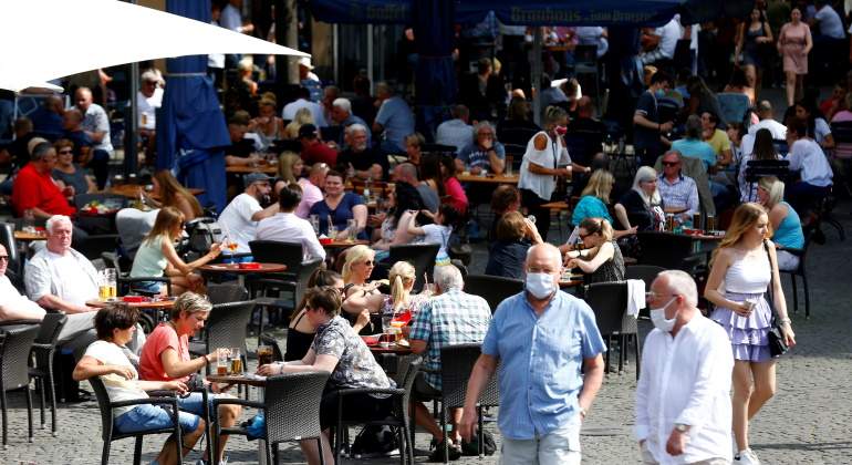coronavirus-alemania-terrazas-reuters.jpg