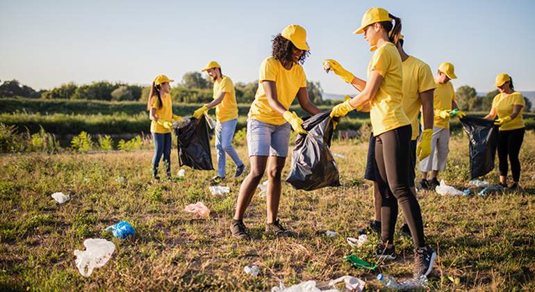 Empresa-Responsabilidad-Social-Corporativa-voluntarios-Istock.jpg