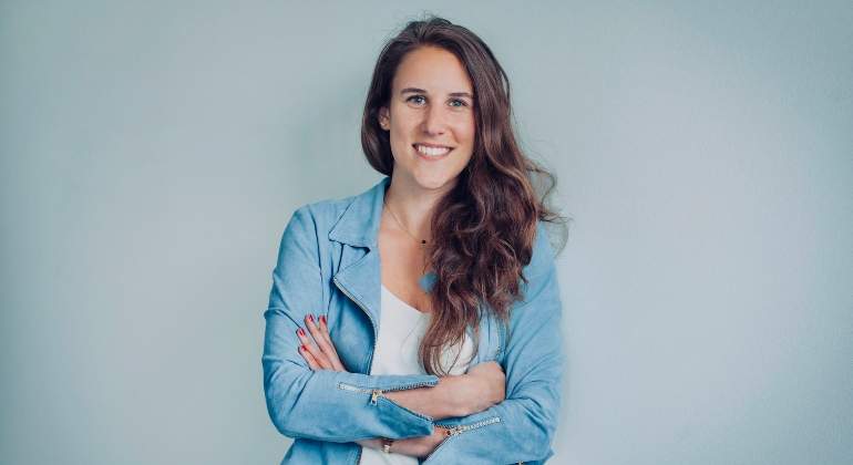 Laura-Warnier-Chief-Growth-Officer-at-GoStudent-1.jpg