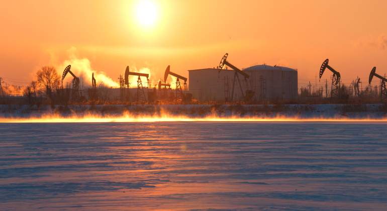 petroleo-campo-niebla.jpg