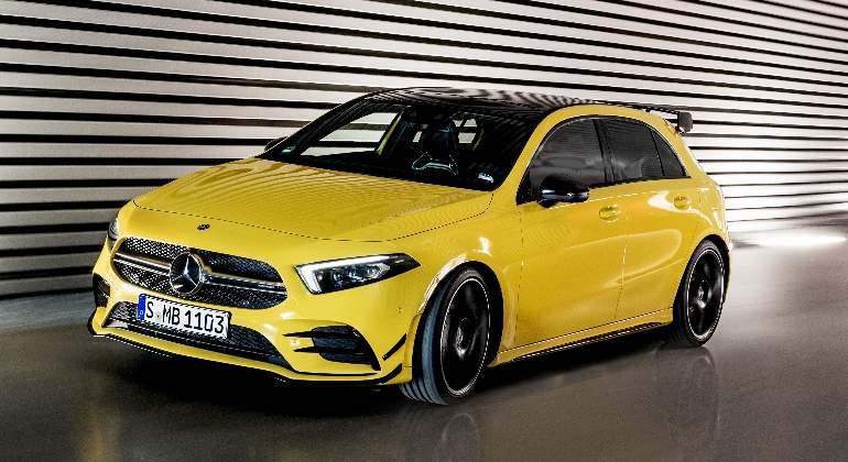 Mercedes-AMG-A-35-2018-01.jpg