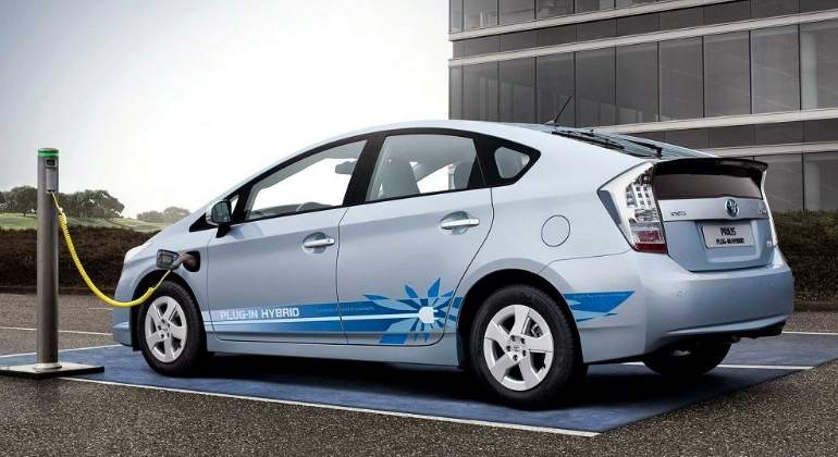 toyota-prius-conectado.jpg