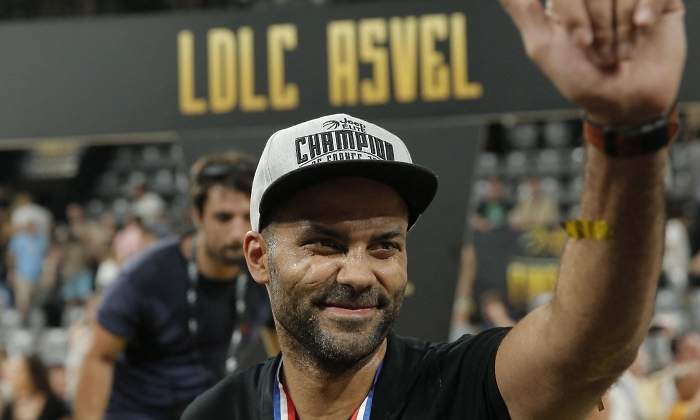 parker-asvel-celebra-cordonpress.jpg