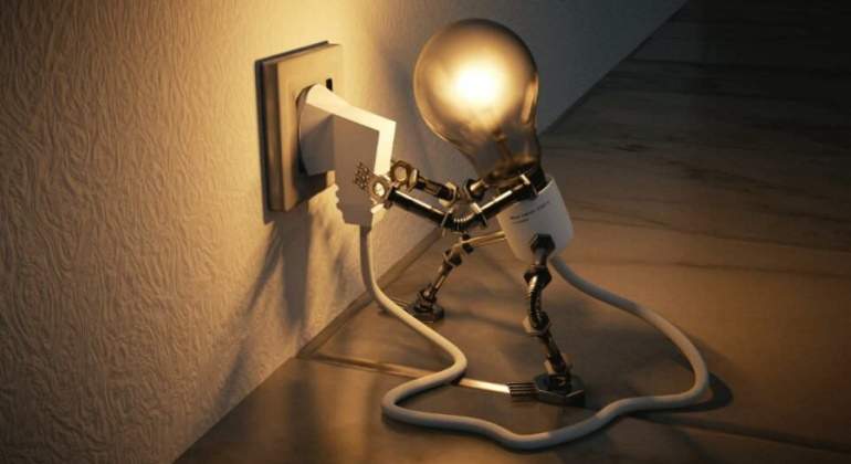 luz-robot-enchufe-770x420.jpg