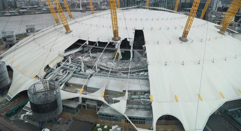 cubierta-o2-arena-tormenta-eunice-reuters-770x420.jpg