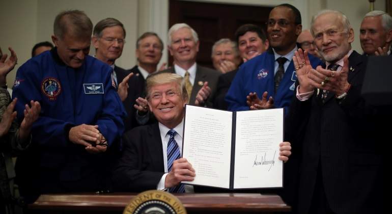 trump-astronautas-reuters.jpg
