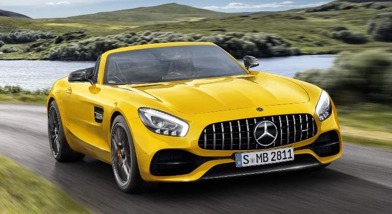 mercedes-amg-gt-S-Roadster-2018-01.jpg