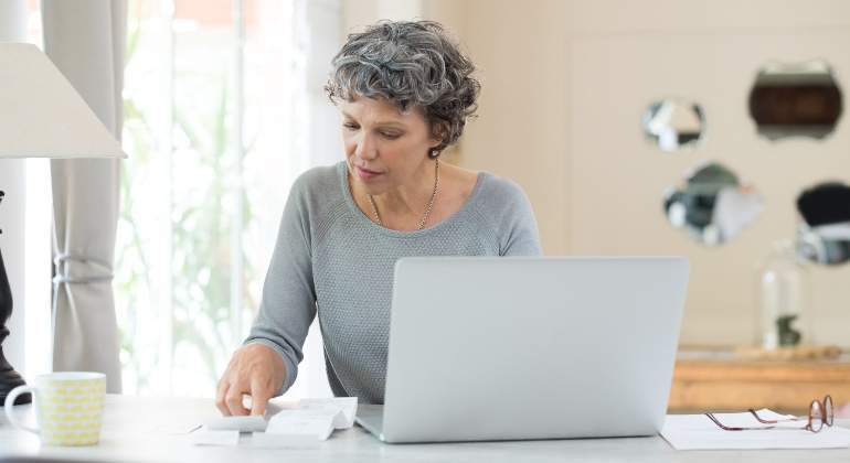 mujer-trabajar-ordenador.jpg