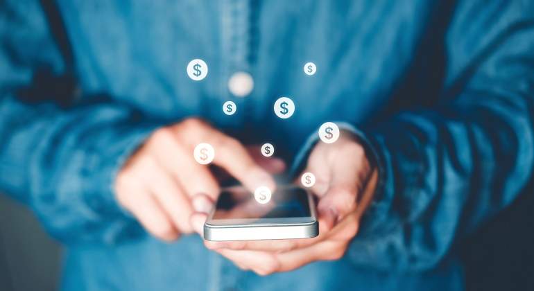 movil-manos-dolares-fintech-dreams.jpg