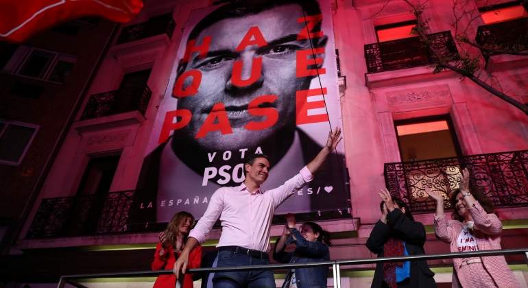 sanchez-saluda-elecciones-reuters.jpg