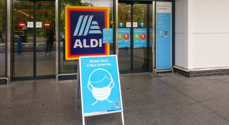 mascarilla-aldi-cartel-londres-dreamstime.jpg