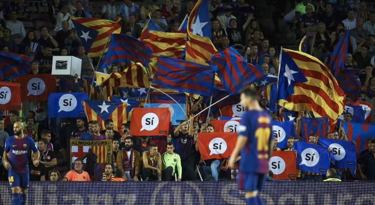 Esteladas-banderas-referendum-2017-Barcelona-CampNou-efe.jpg