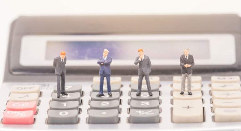 calculadora-hombres-dreamstime.jpg