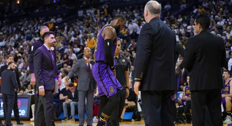 lebron-james-lesion-warriors-navidad-usatoday.jpg