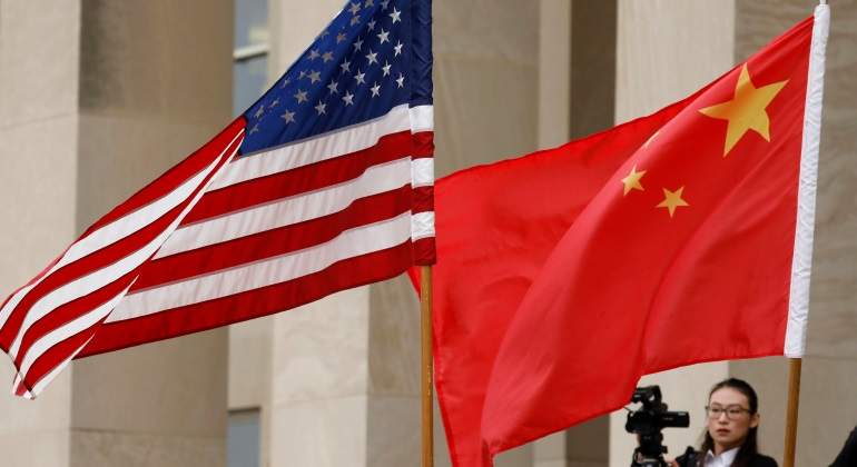 EU-y-China-banderas-Reuters.JPG