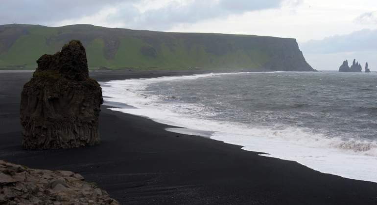 playa-islandia-negra.jpg