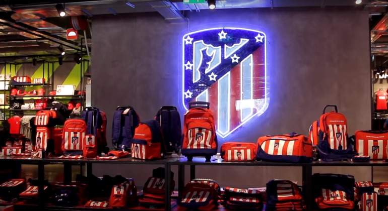 Atletico-escudo-tienda-Wanda-2018.jpg