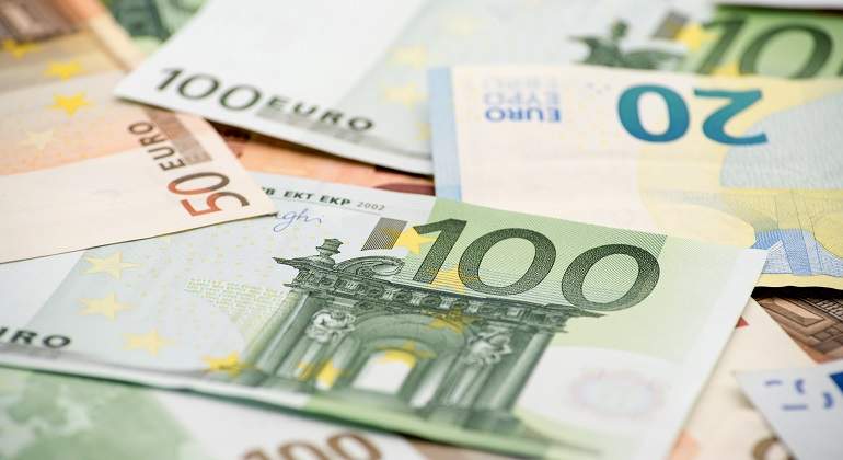 Un-monton-de-billetes-de-euros-iStock.jpg