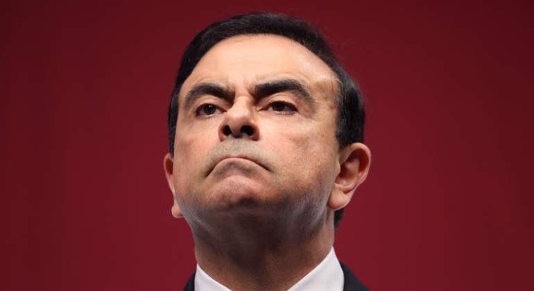 carlos-ghosn-fondo-rojo-efe-770x420.jpg