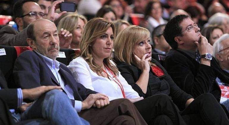 rubalcaba-aburrido-susanadiaz-efe.jpg