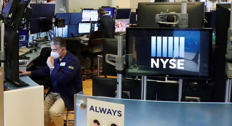 wall-street-770-reuters.JPG