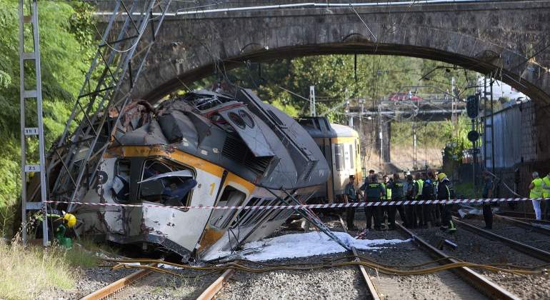tren-descarrilamiento-porrino-12-efe.jpg