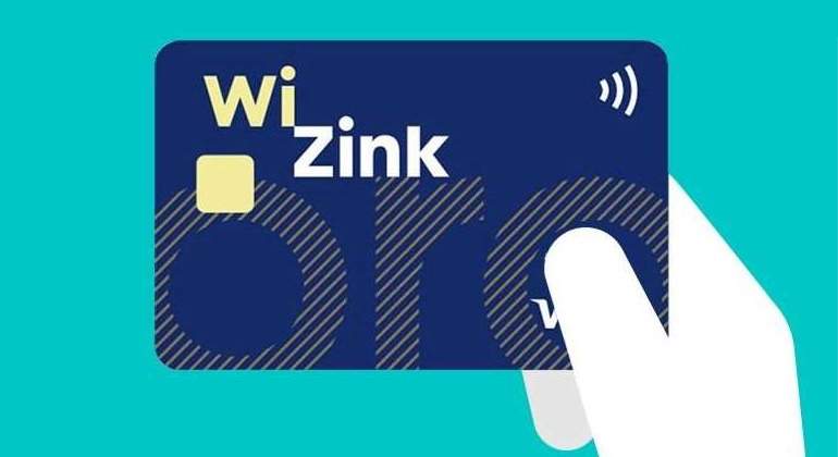 wizink-tarjeta-mano.jpg
