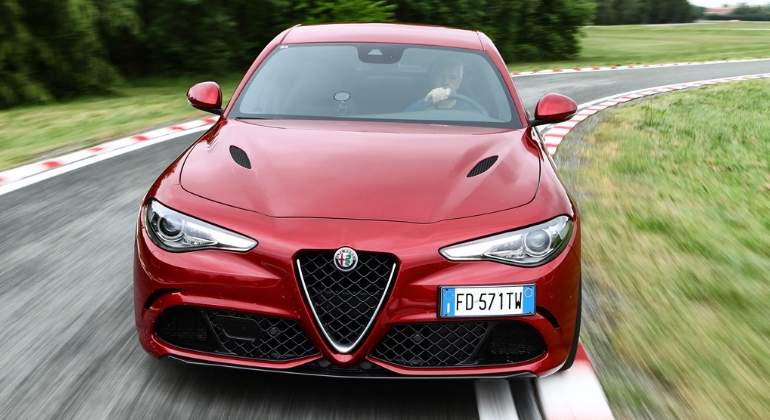 alfa-romeo-giulia-quaddrofilo.jpg
