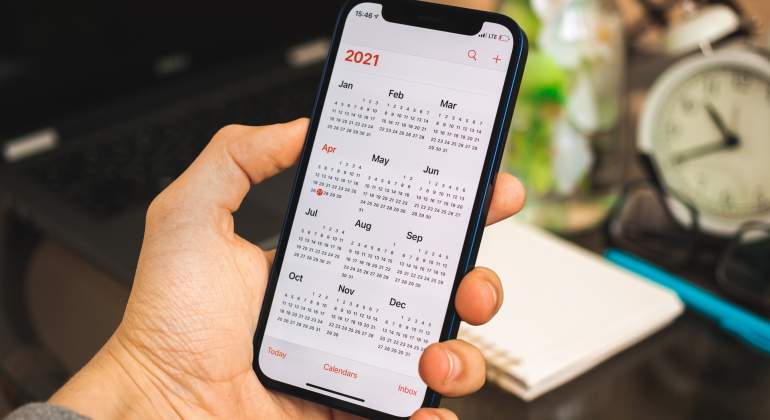 calendario-2021-movil-festivos-dreamstime.jpg