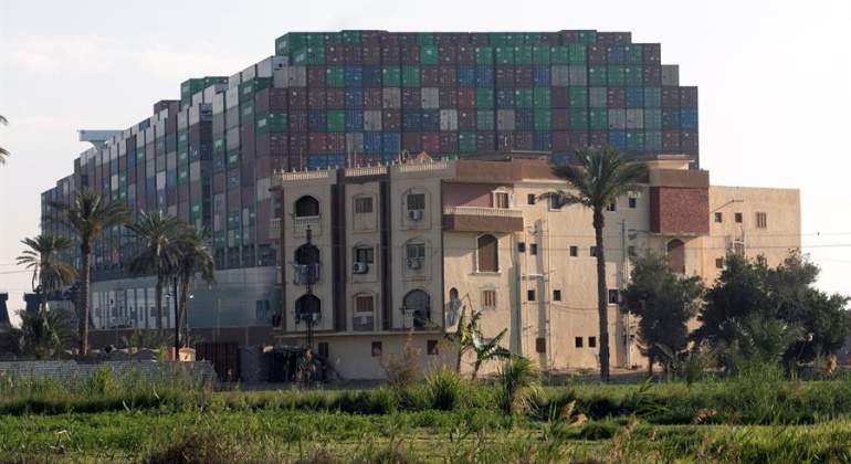 ever-given-carguero-canal-suez-efe.jpg