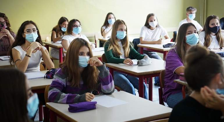 estudaintesenclaseconmascarillas.jpg