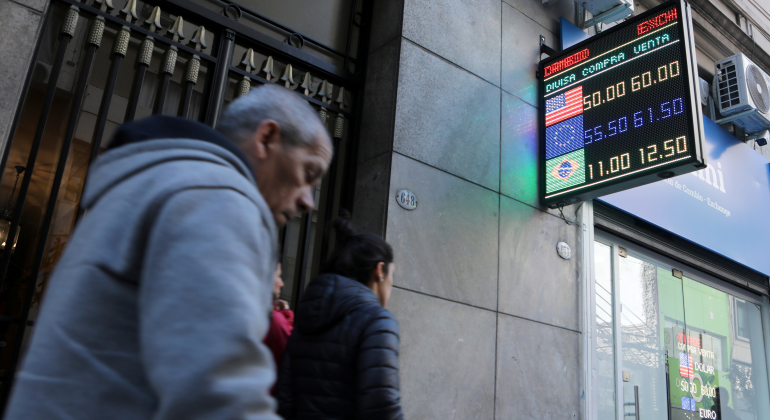 argentina-crisis-reuters.png