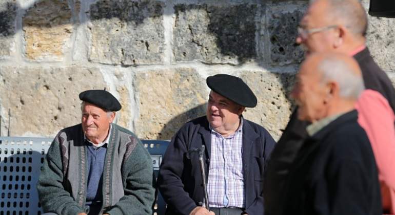 pensionistas-boina.jpg