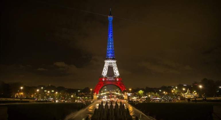 torre-eiffel-bandera-770.jpg