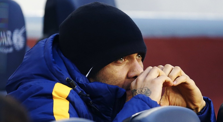 Alves-banquillo-2016-efe.jpg