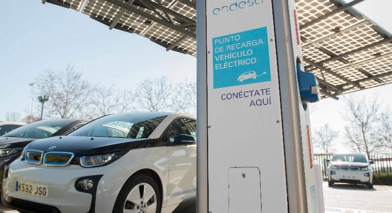 endesa-punto-carga-coche-electrico.jpg
