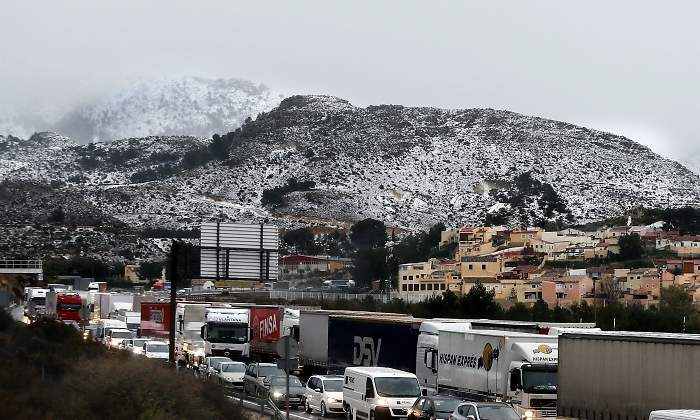 A3-atrapados-nieve-20enero2015-EFE.jpg