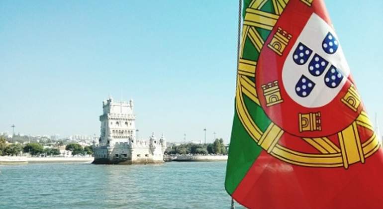 portugal-bandera-torre-belem.jpg