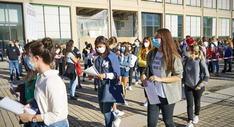 estudiantescon-mascarilla.jpg